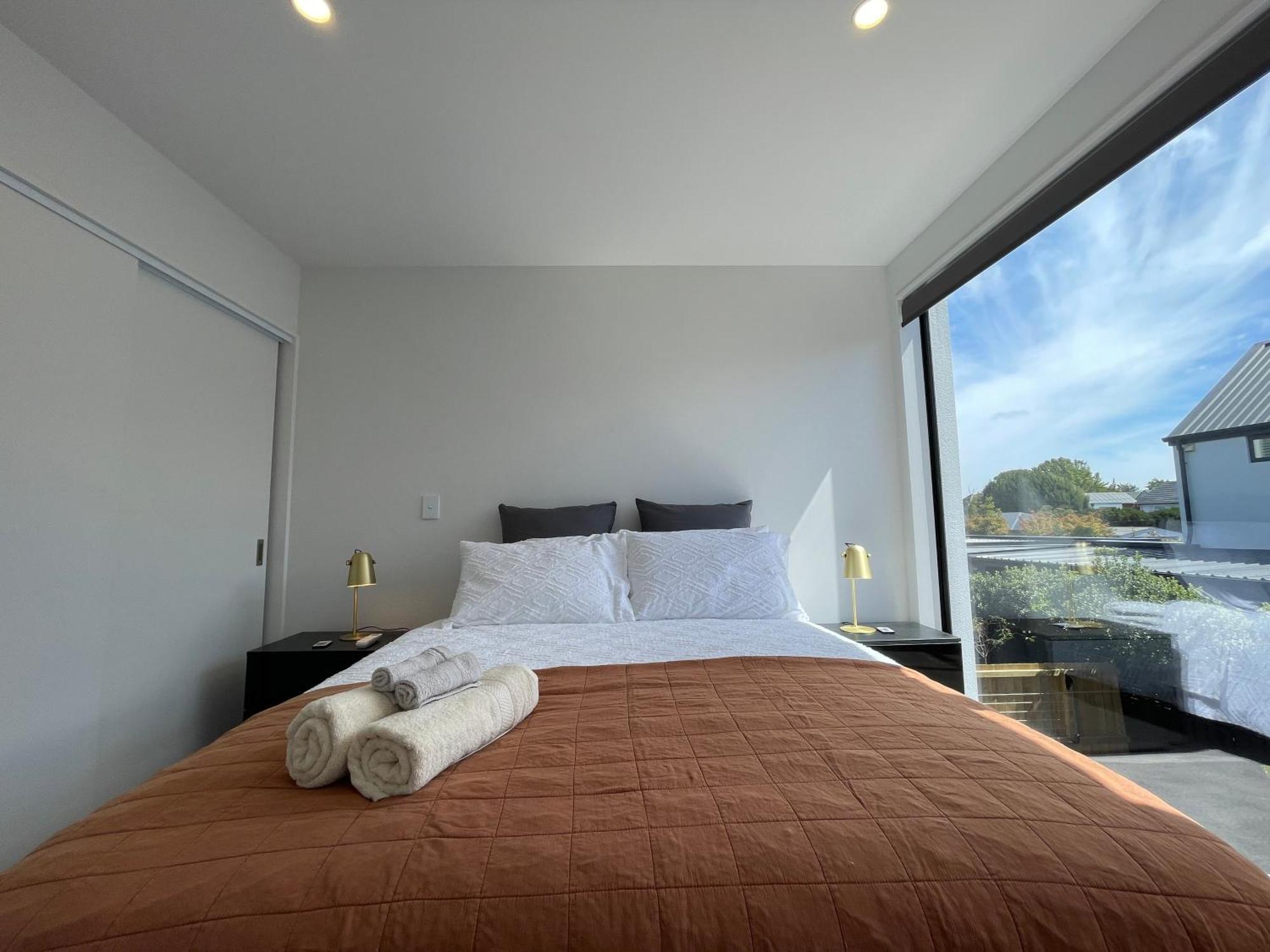 Luxury 2 Bedroom Townhouse Opposite Merivale Mall Christchurch Exterior photo