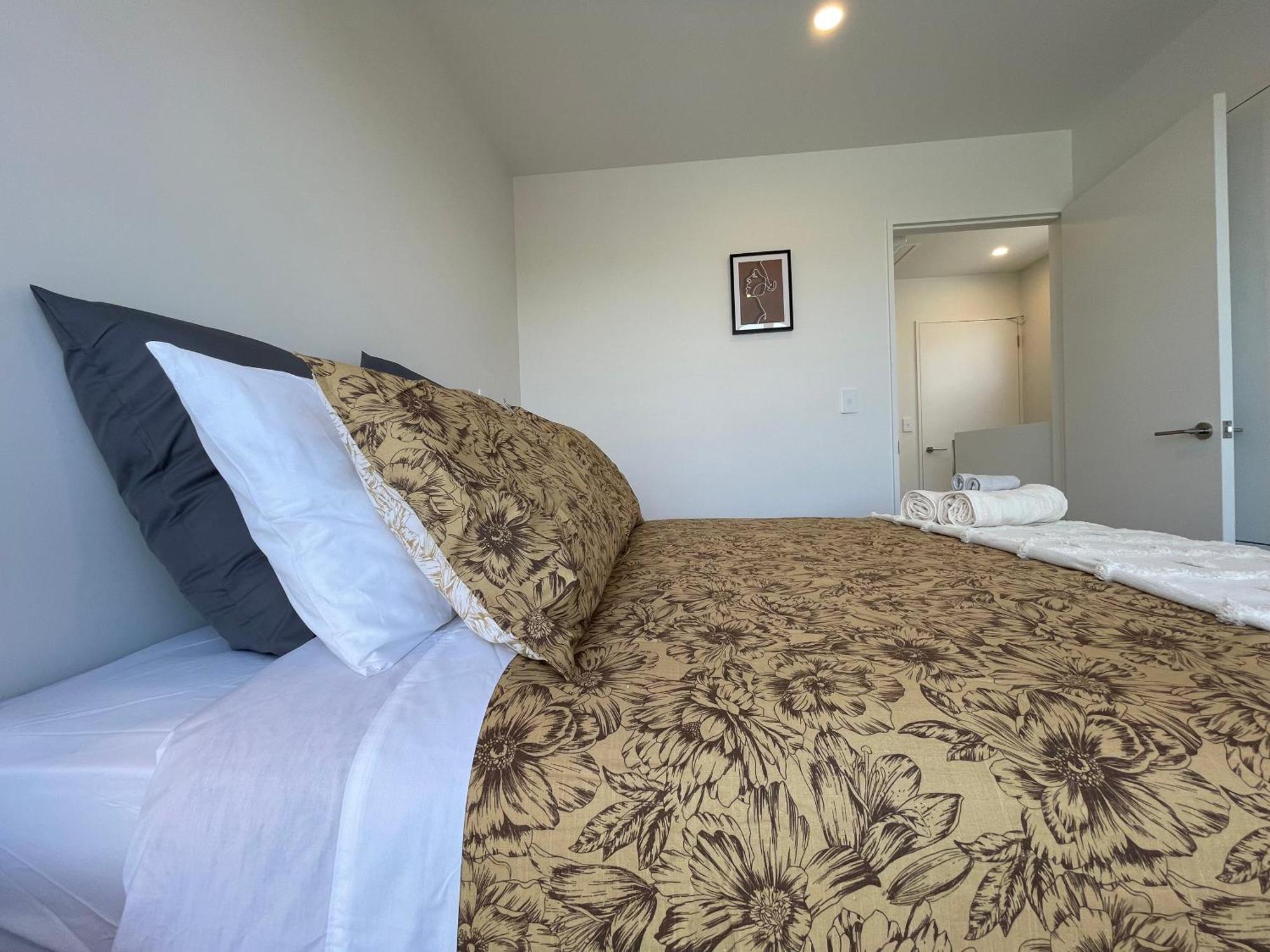 Luxury 2 Bedroom Townhouse Opposite Merivale Mall Christchurch Exterior photo