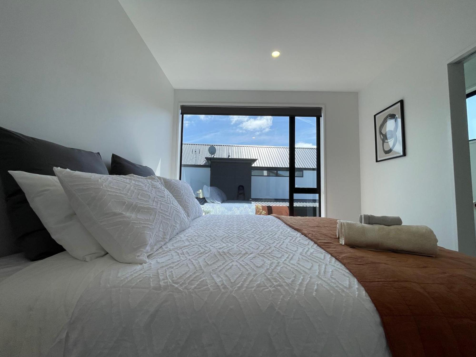 Luxury 2 Bedroom Townhouse Opposite Merivale Mall Christchurch Exterior photo