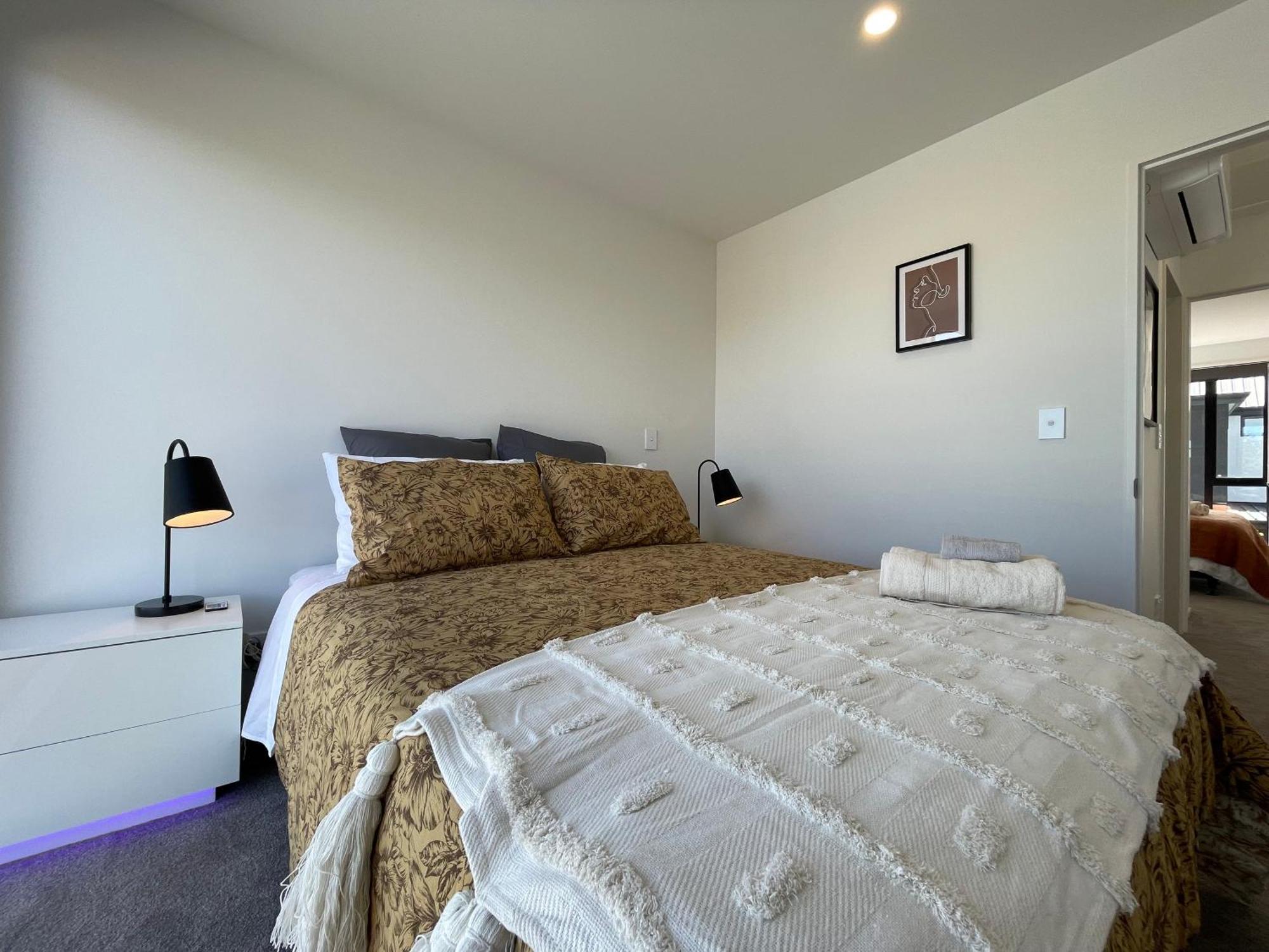 Luxury 2 Bedroom Townhouse Opposite Merivale Mall Christchurch Exterior photo